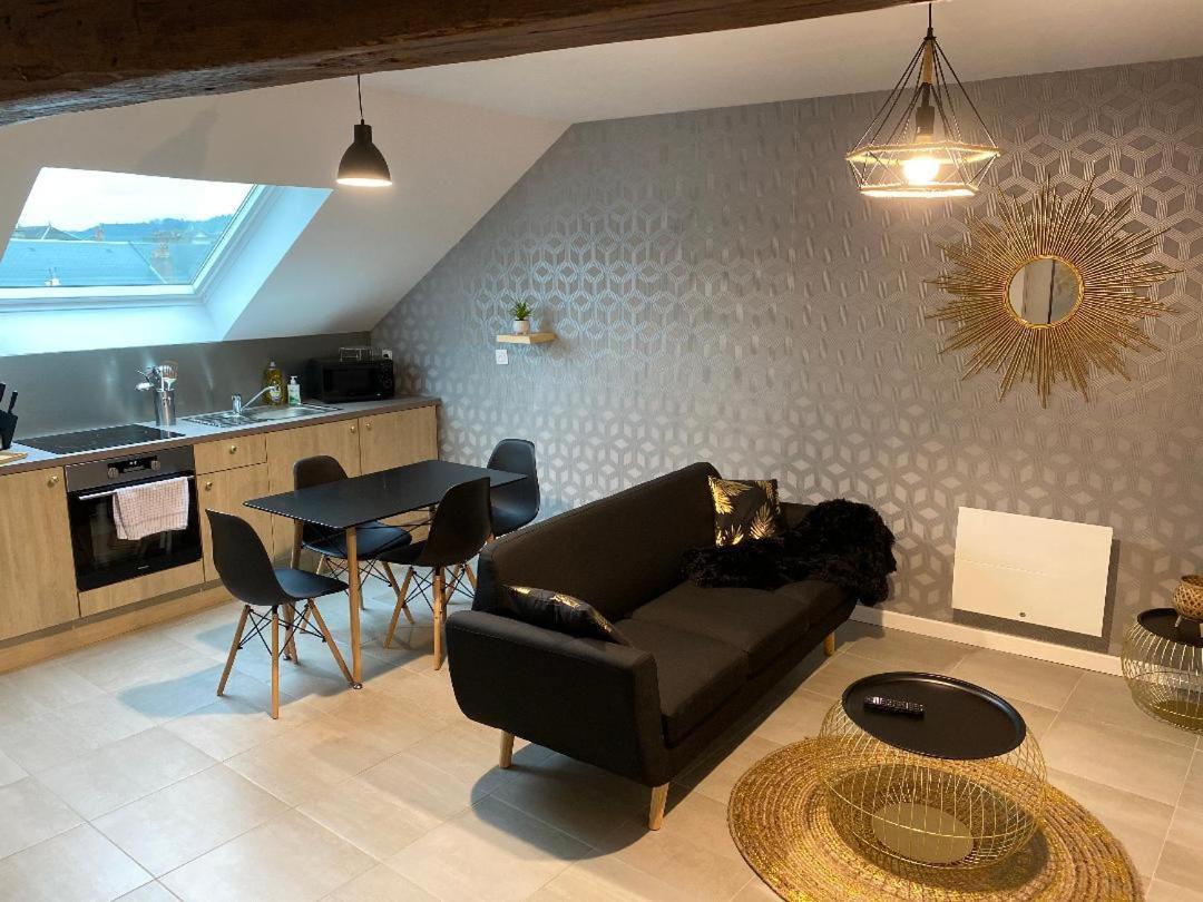 Appartement Chaleureux Wifi Et Parking Gratuit Givet Exterior foto