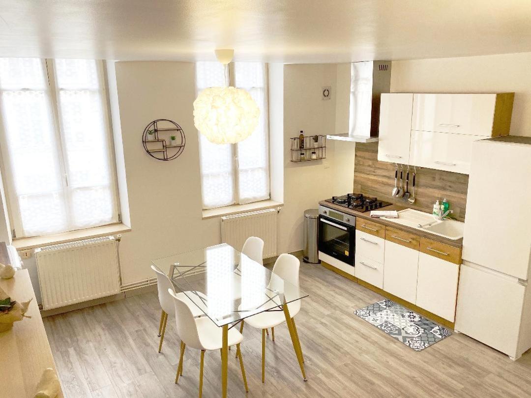 Appartement Chaleureux Wifi Et Parking Gratuit Givet Exterior foto